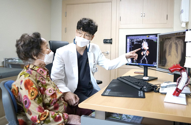흉부외과 정재한 교수, 90세 고령환자 대동맥 수술 성공리 마쳐 설명 이미지