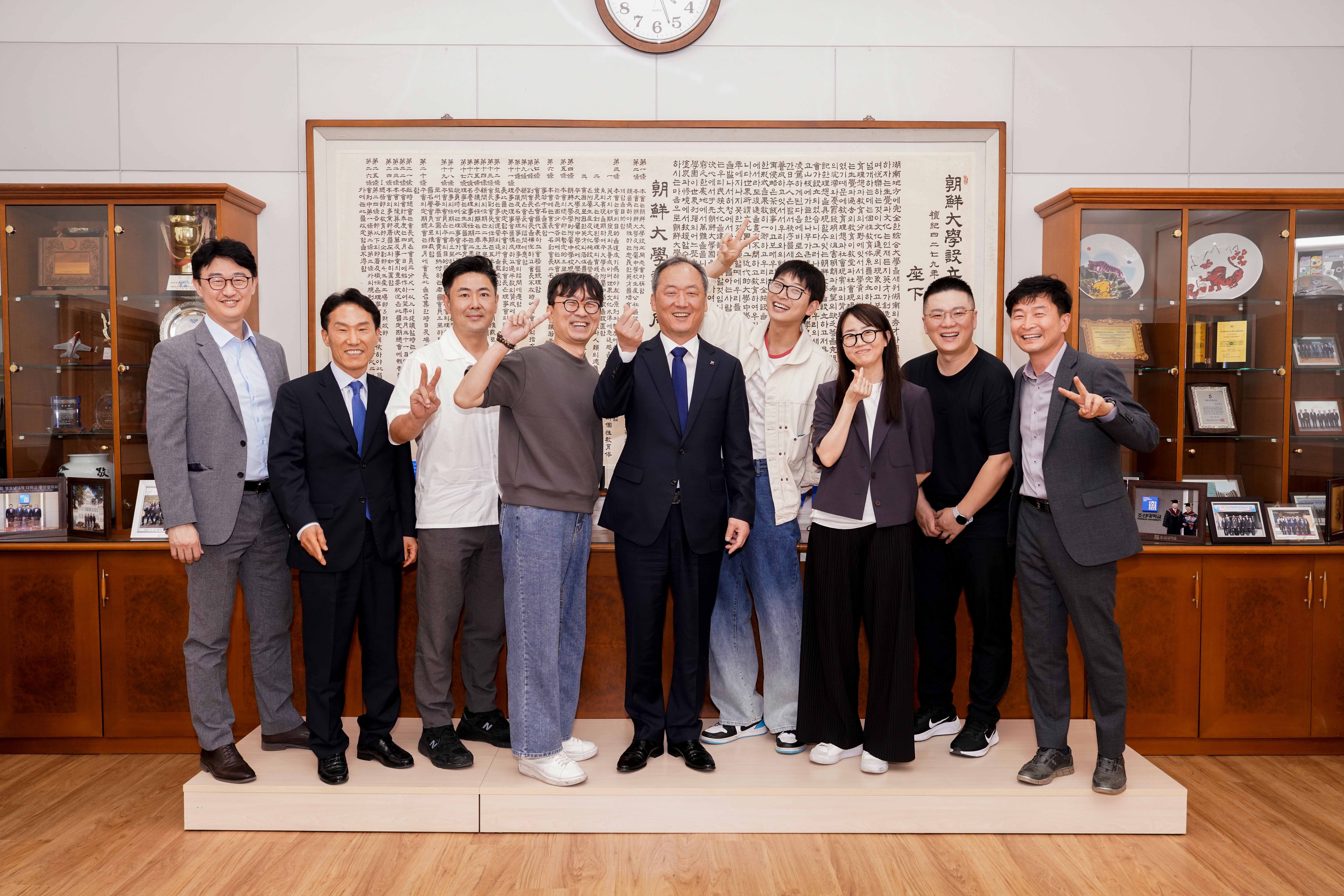 2023.5.17 장항준 감독·김은희 작가 조선대학교 방문 대표이미지